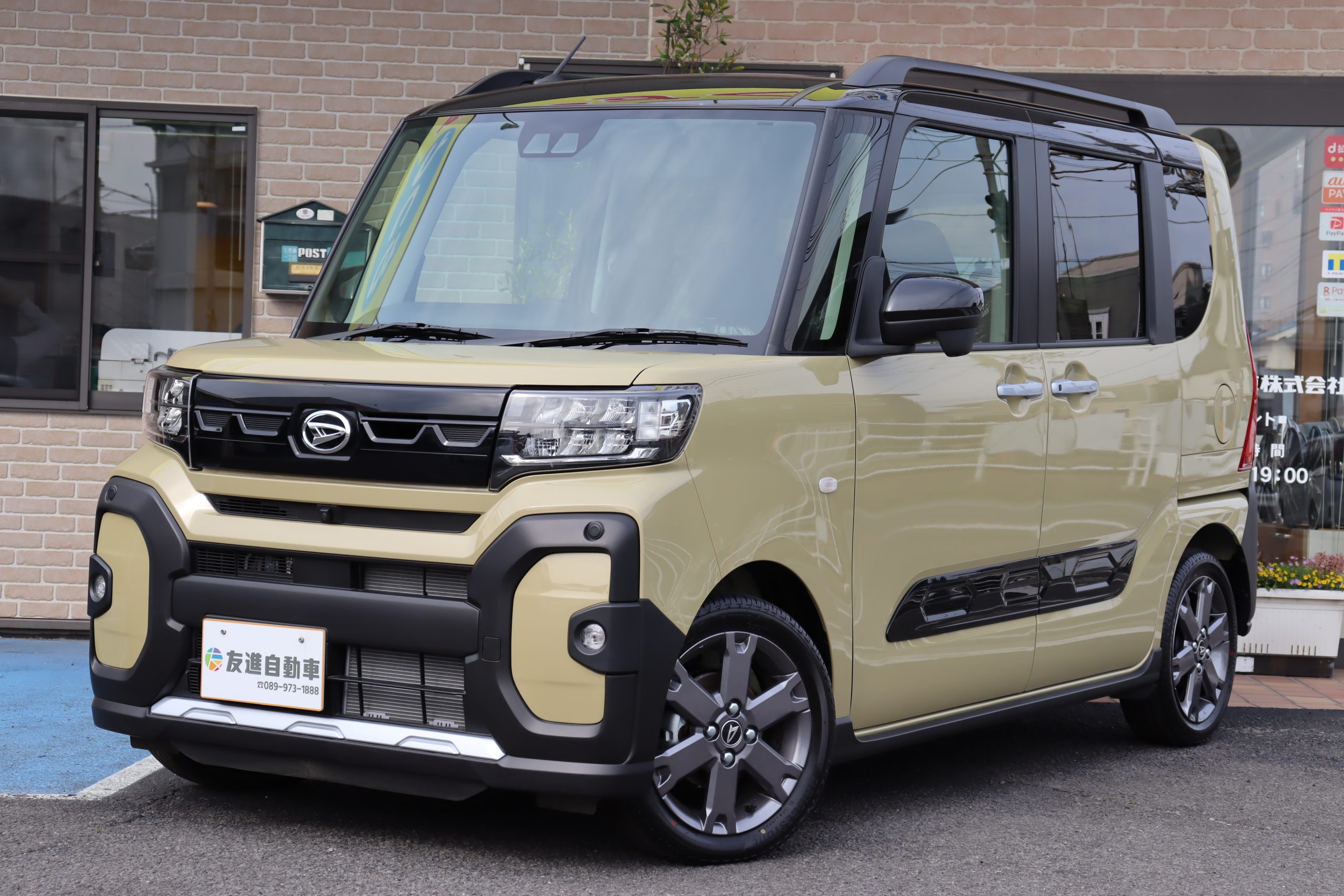 ダイハツ タント ファンクロスターボの中古車です。