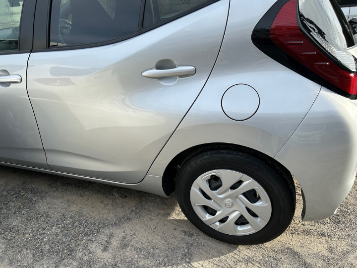 トヨタ アクア｜ドアフェンダー 傷凹み塗装はがれ